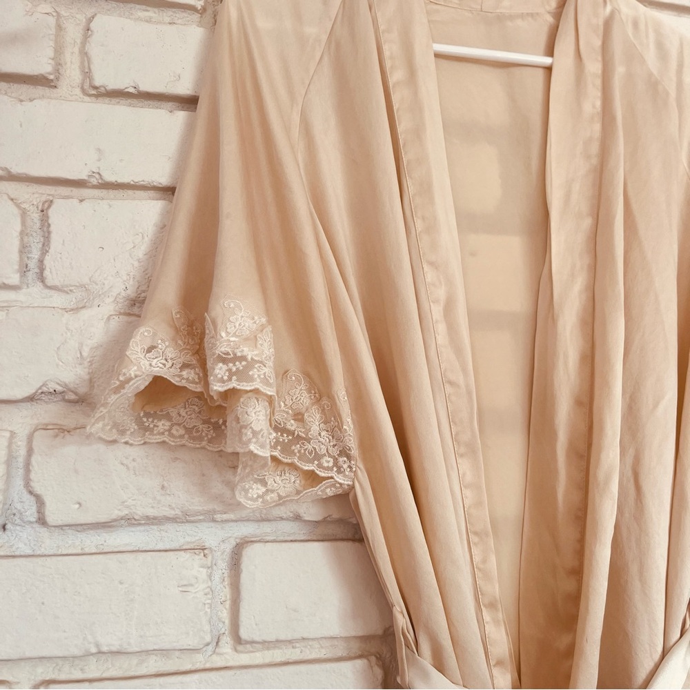 Elegant Cream Lace Trim 100% Silk Robe - Picture 2 of 6